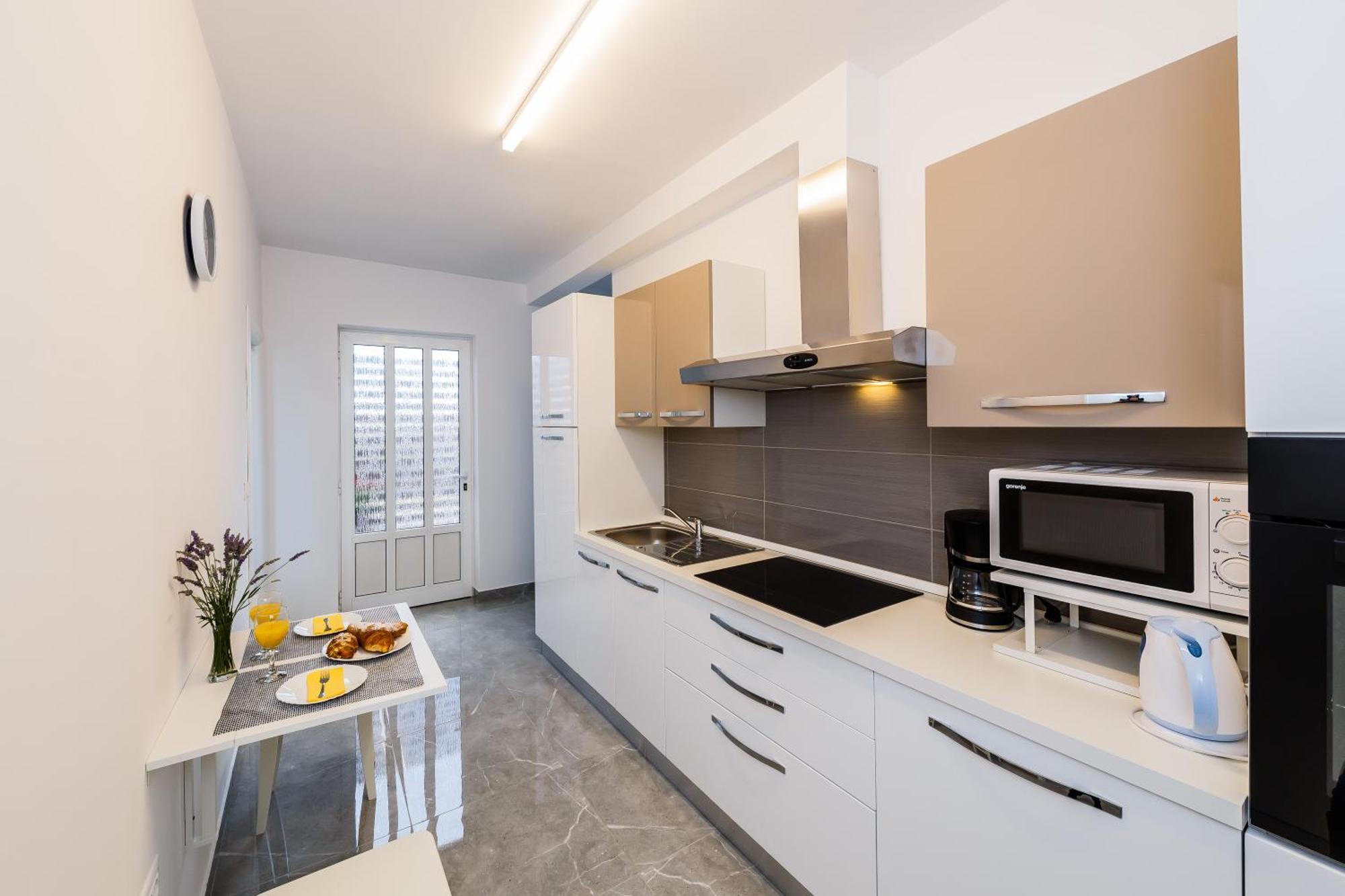 Apartmani Ujakovic Kaštela Exteriér fotografie