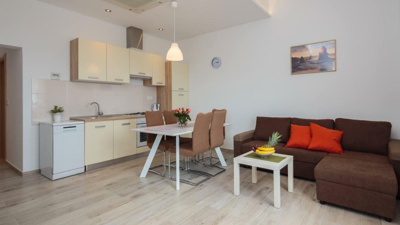 Apartmani Ujakovic Kaštela Exteriér fotografie